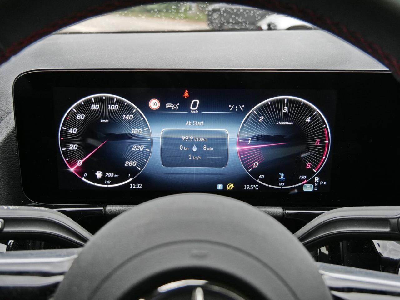 Mercedes-Benz GLA 200 d 4MATIC AMG Night Panorama Distronic