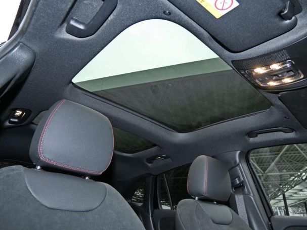 Mercedes-Benz GLA 200 d 4MATIC AMG Night Panorama Distronic
