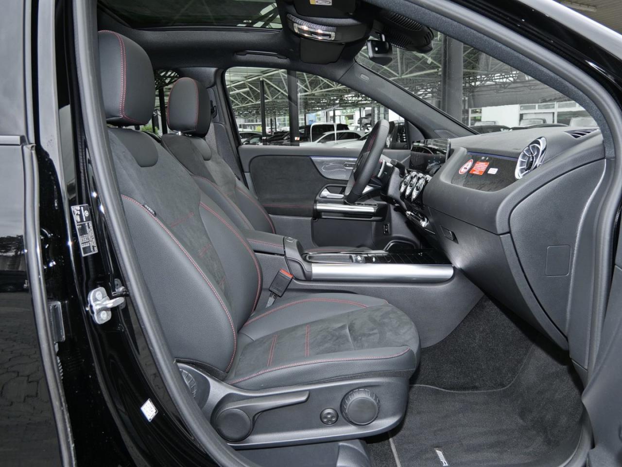Mercedes-Benz GLA 200 d 4MATIC AMG Night Panorama Distronic