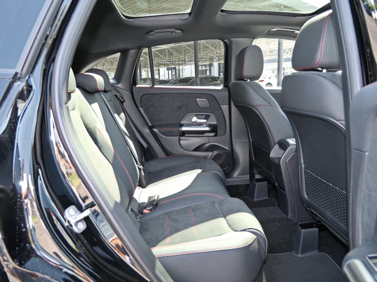 Mercedes-Benz GLA 200 d 4MATIC AMG Night Distronic Panorama