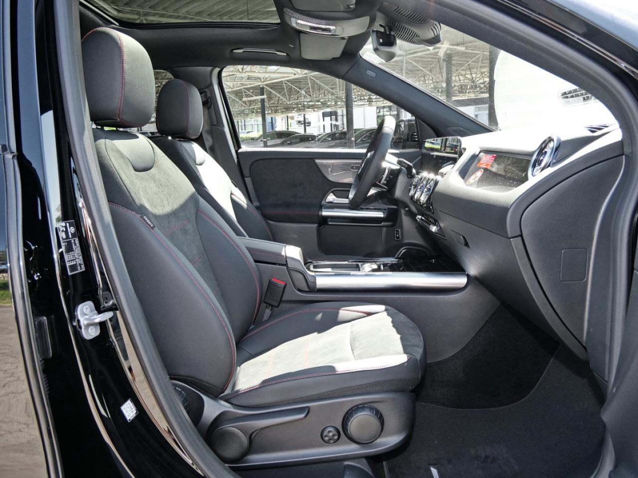 Mercedes-Benz GLA 200 d 4MATIC AMG Night Distronic Panorama