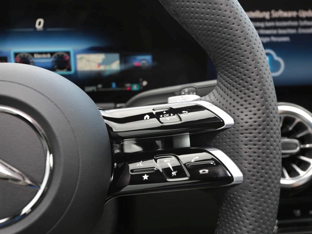 Mercedes-Benz GLA 200 d AMG Night Distronic Easy-Pack AHK 360°