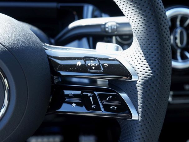 Mercedes-Benz GLA 200 d AMG Night EasyPack Keyless 360° AHK