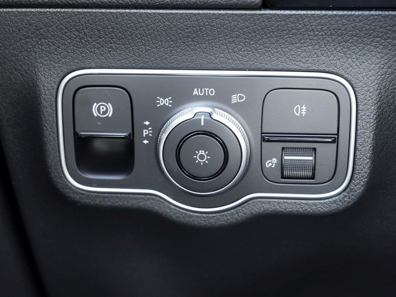 Mercedes-Benz GLA 200 d AMG Night EasyPack Keyless 360° AHK