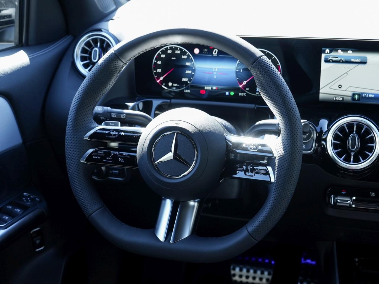 Mercedes-Benz GLA 200 d AMG Night EasyPack Keyless 360° AHK