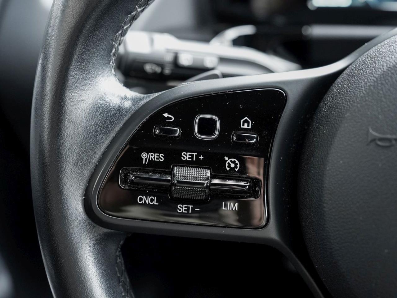 Mercedes-Benz GLA 200 d Style Memory Kamera SpurHalte EasyP