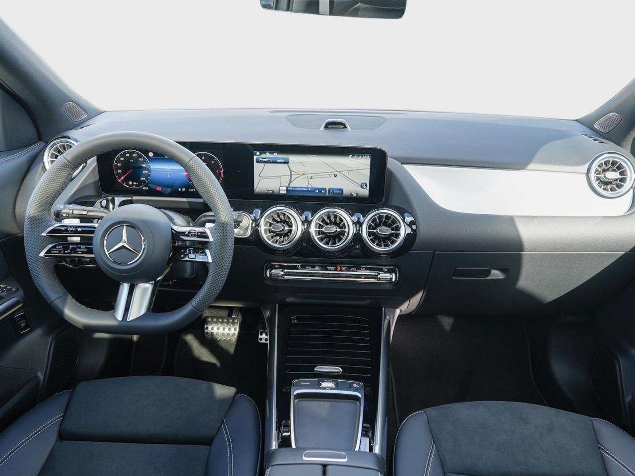 Mercedes-Benz GLA 200 d AMG Night Distronic Panorama 360° AHK
