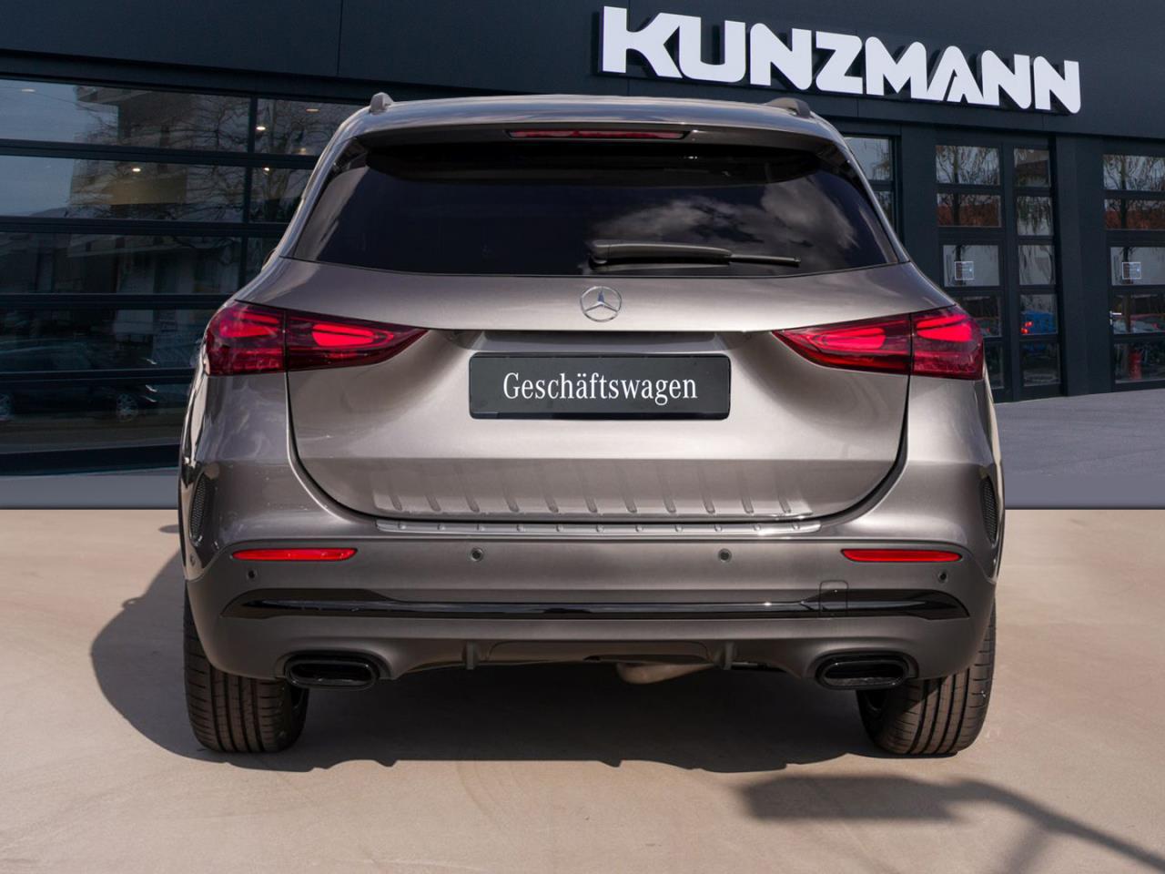 Mercedes-Benz GLA 200 d AMG Night Distronic Panorama 360° AHK