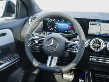 Mercedes-Benz GLA 200 d AMG Night Distronic Panorama 360° AHK