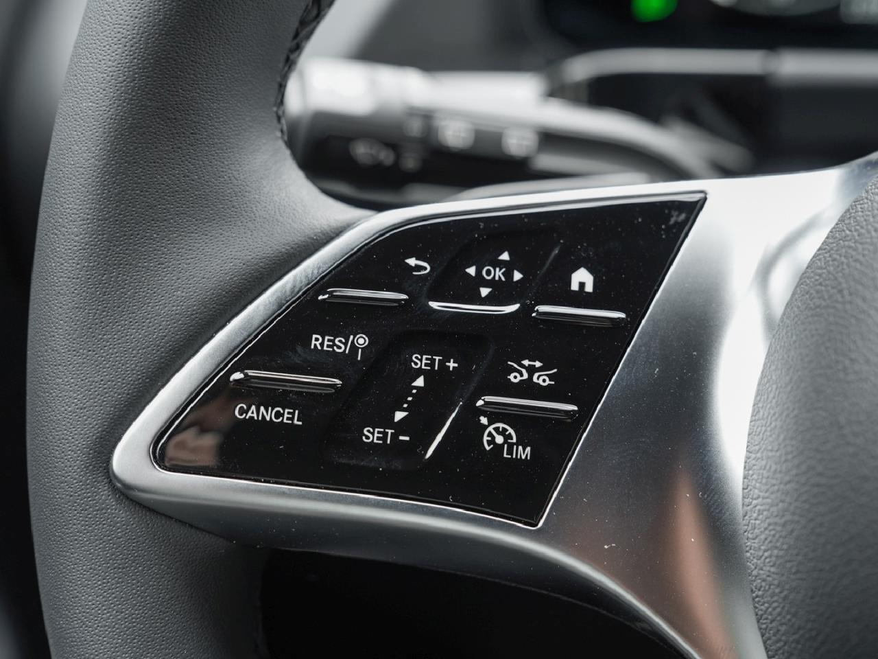 Mercedes-Benz GLA 200 d Progressive Distronic Easy-P 360° AHK