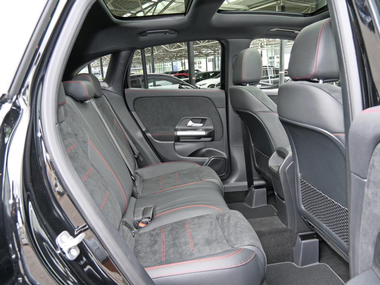 Mercedes-Benz GLA 200 d AMG Night Distronic 360° Panorama SHZ