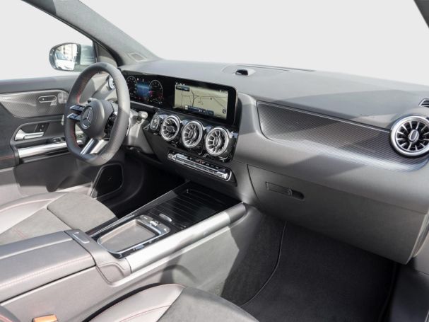 Mercedes-Benz GLA 200 AMG Distronic Panorama Kamera AHK