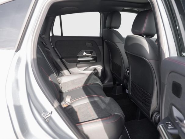 Mercedes-Benz GLA 200 AMG Distronic Panorama Kamera AHK