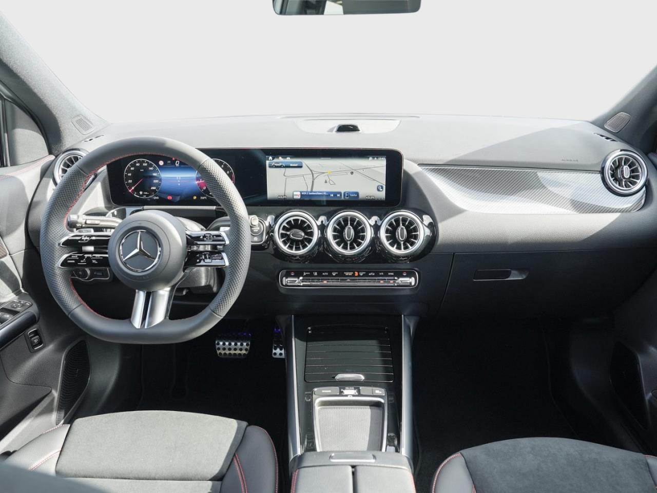 Mercedes-Benz GLA 200 AMG Distronic Panorama Kamera AHK