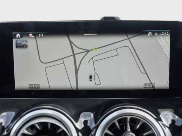 Mercedes-Benz GLA 200 AMG Distronic Panorama Kamera AHK