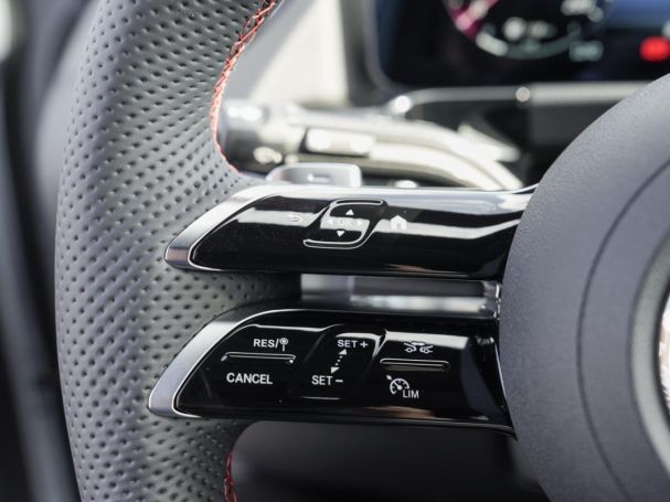 Mercedes-Benz GLA 200 AMG Distronic Panorama Kamera AHK