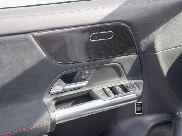 Mercedes-Benz GLA 200 AMG Distronic Panorama Kamera AHK