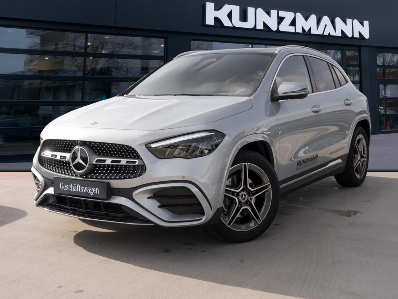 Mercedes-Benz GLA 200 AMG Distronic Panorama Kamera AHK