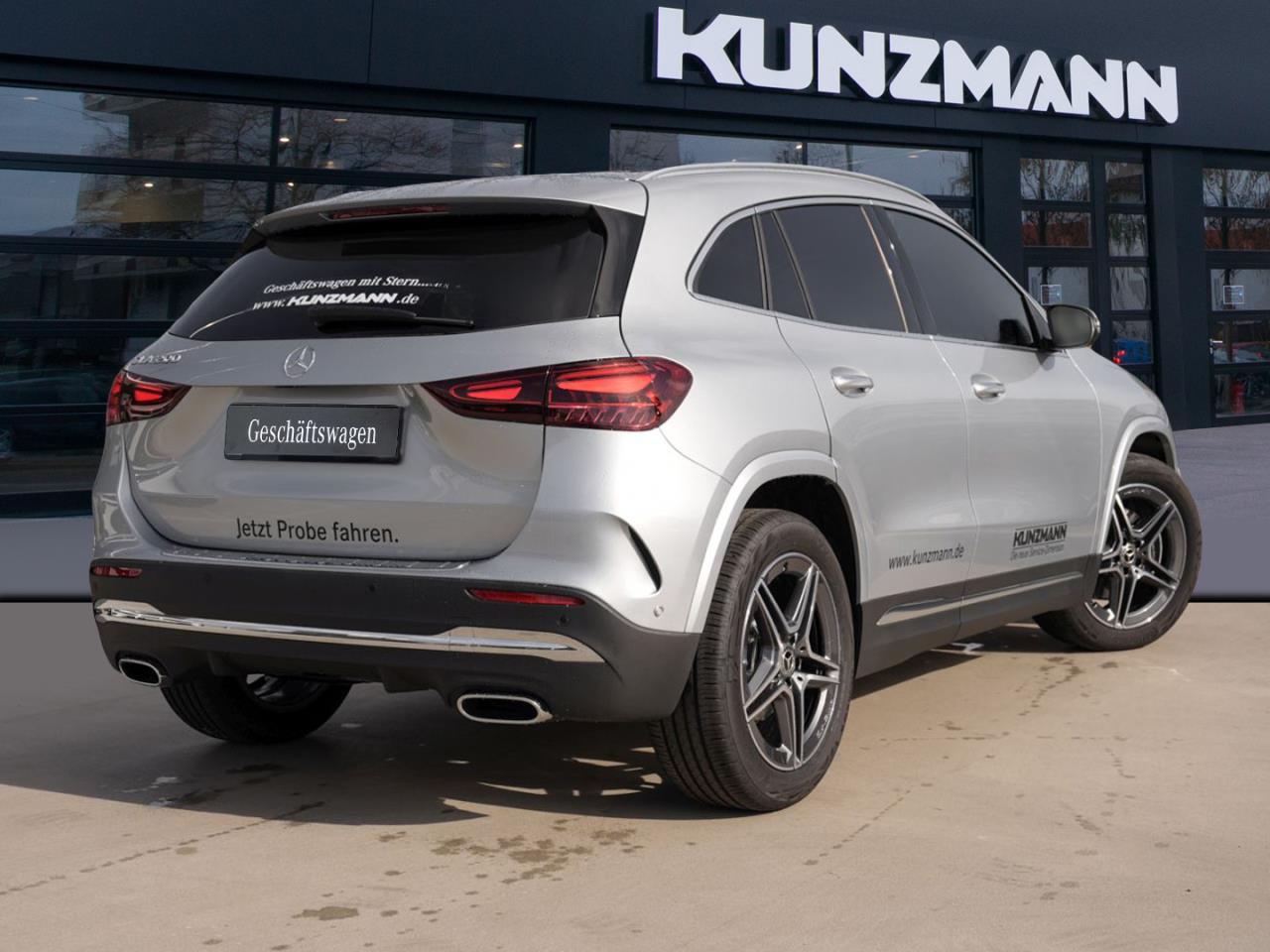 Mercedes-Benz GLA 200 AMG Distronic Panorama Kamera AHK