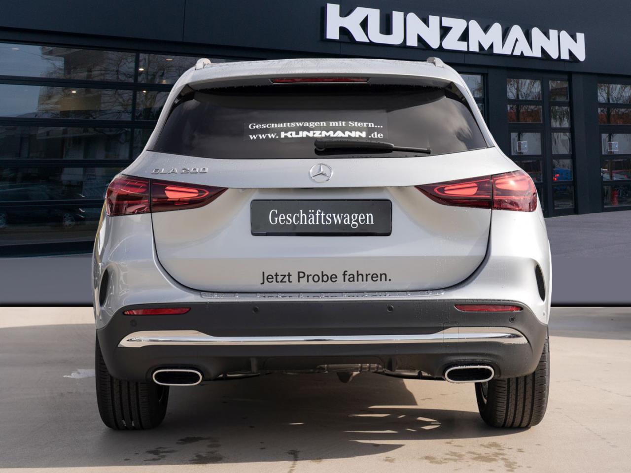 Mercedes-Benz GLA 200 AMG Distronic Panorama Kamera AHK