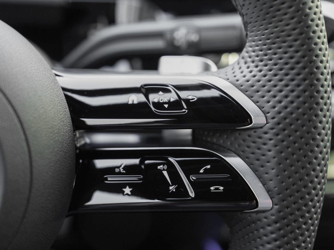 Mercedes-Benz GLA 200 AMG Night MBUX Navi EasyP AHK ParkPaket