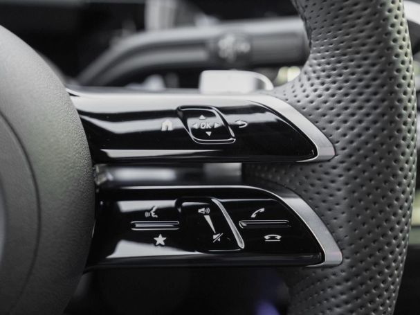 Mercedes-Benz GLA 200 AMG Night MBUX Navi EasyP AHK ParkPaket