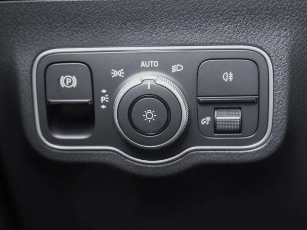 Mercedes-Benz GLA 200 AMG Night MBUX Navi EasyP AHK ParkPaket