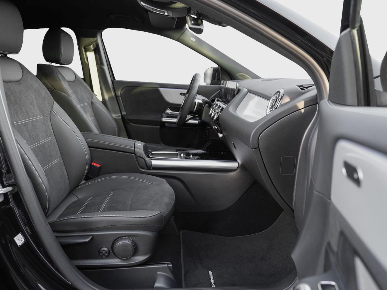 Mercedes-Benz GLA 200 AMG Night MBUX Navi EasyP AHK ParkPaket