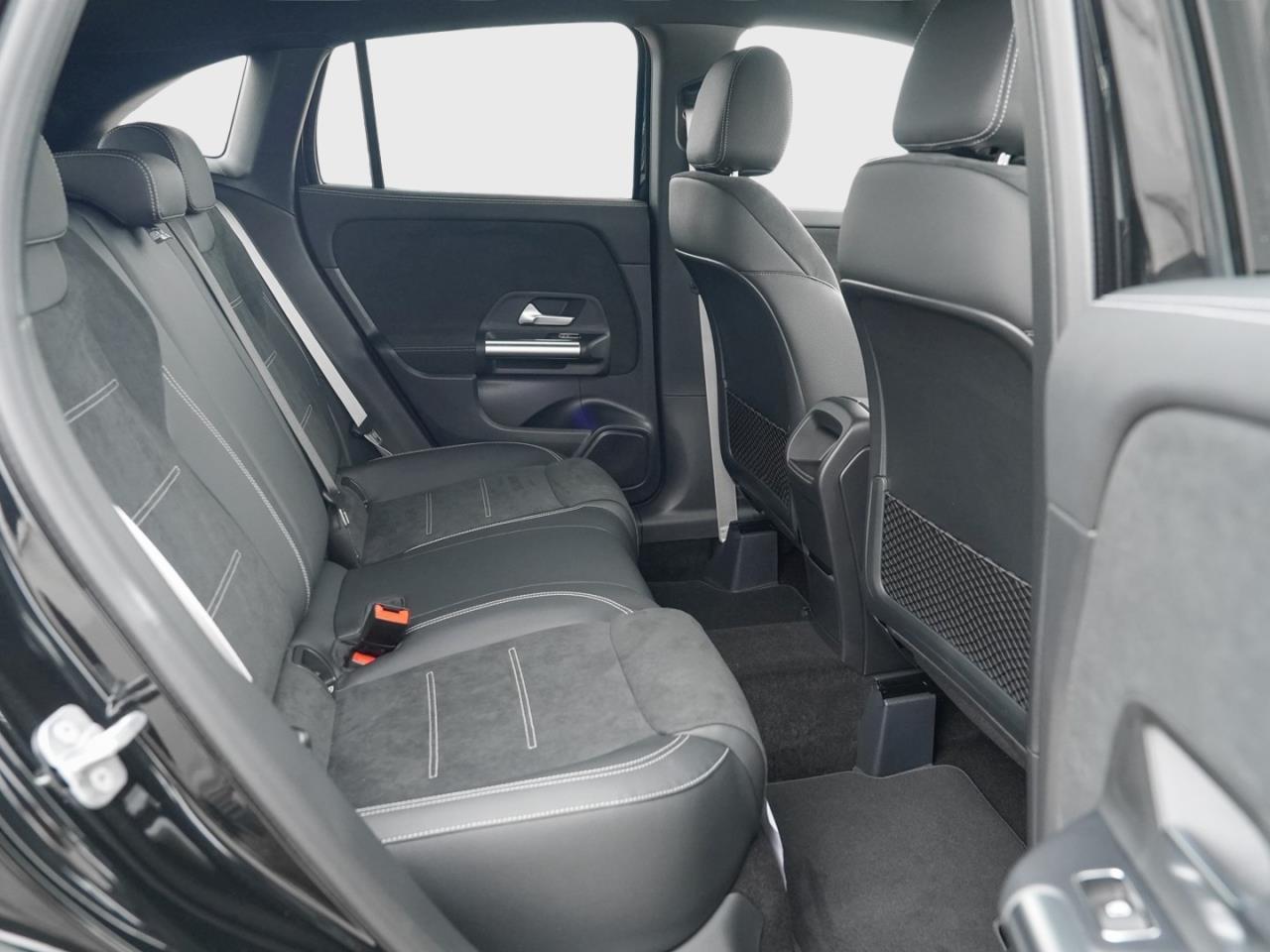 Mercedes-Benz GLA 200 AMG Night AHK 360° EasyPack SpurhalteP