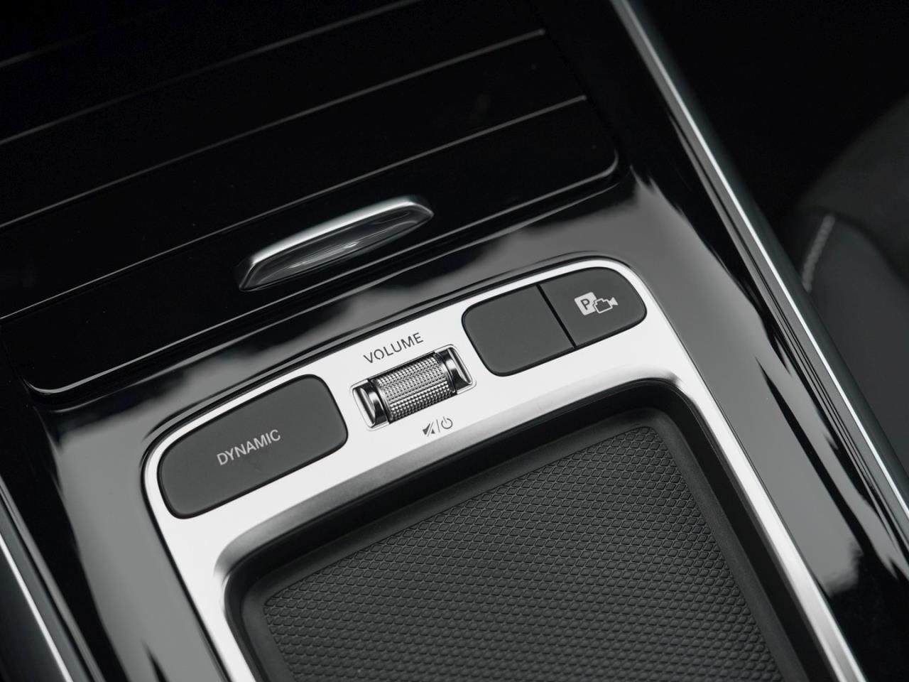 Mercedes-Benz GLA 200 AMG Night AHK 360° EasyPack SpurhalteP