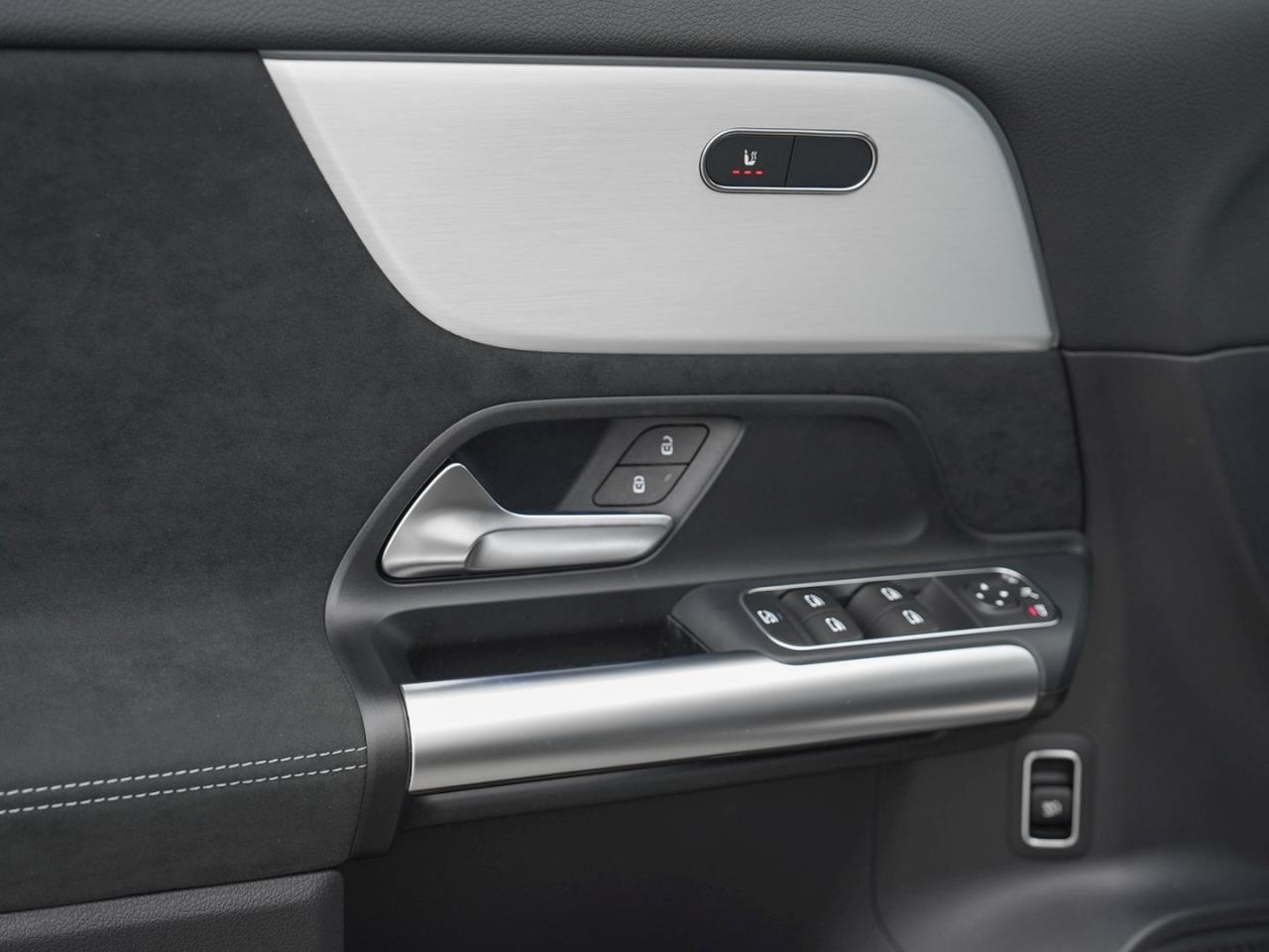 Mercedes-Benz GLA 200 AMG Night AHK 360° EasyPack SpurhalteP