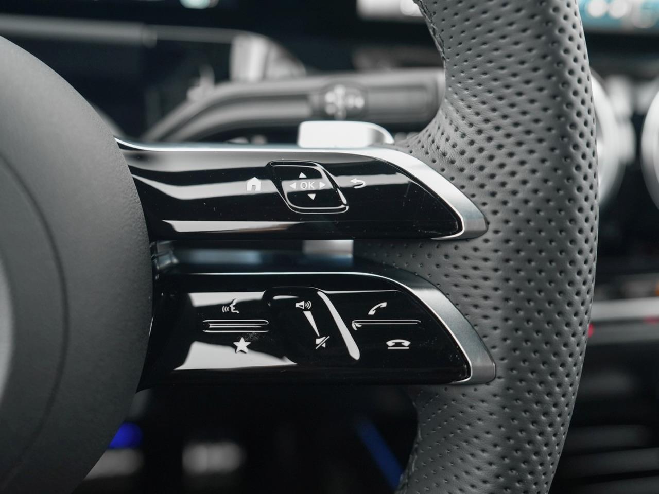 Mercedes-Benz GLA 200 AMG Night AHK 360° EasyPack SpurhalteP