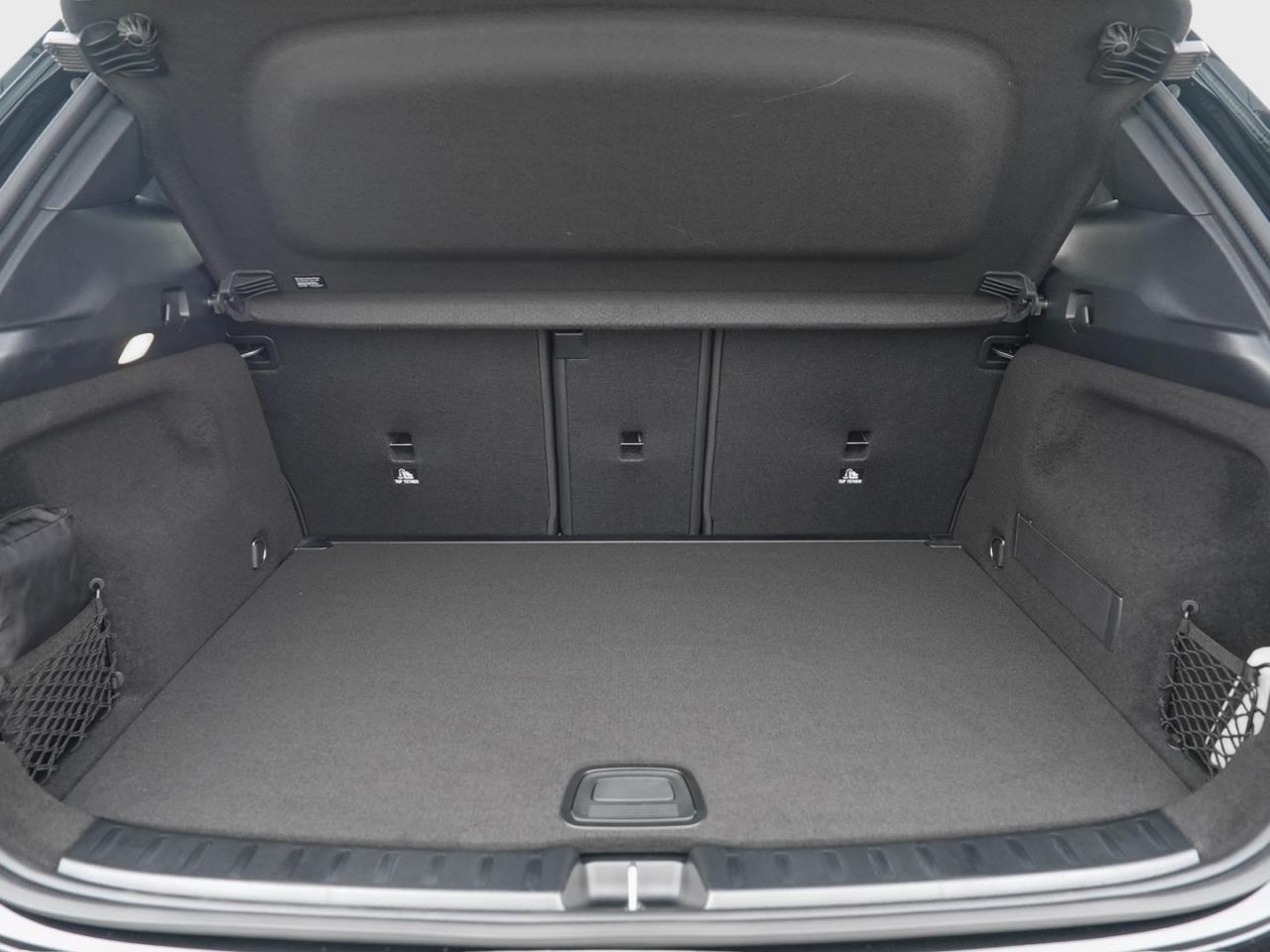 Mercedes-Benz GLA 200 AMG Night AHK 360° EasyPack SpurhalteP