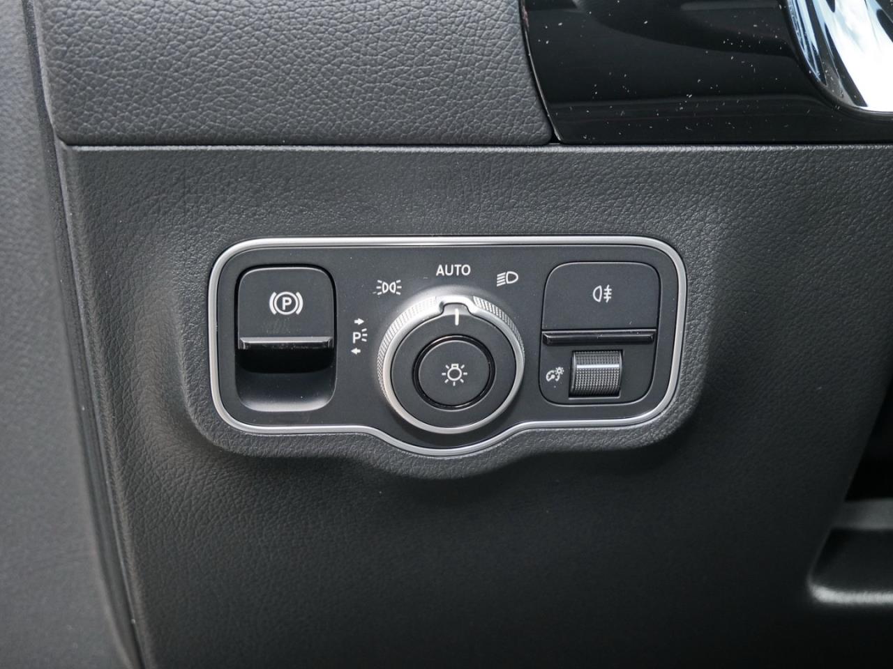 Mercedes-Benz GLA 200 AMG Night Panorama Easy-Pack 360°  AHK