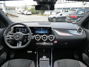 Mercedes-Benz GLA 200 AMG Night Panorama Easy-Pack 360°  AHK