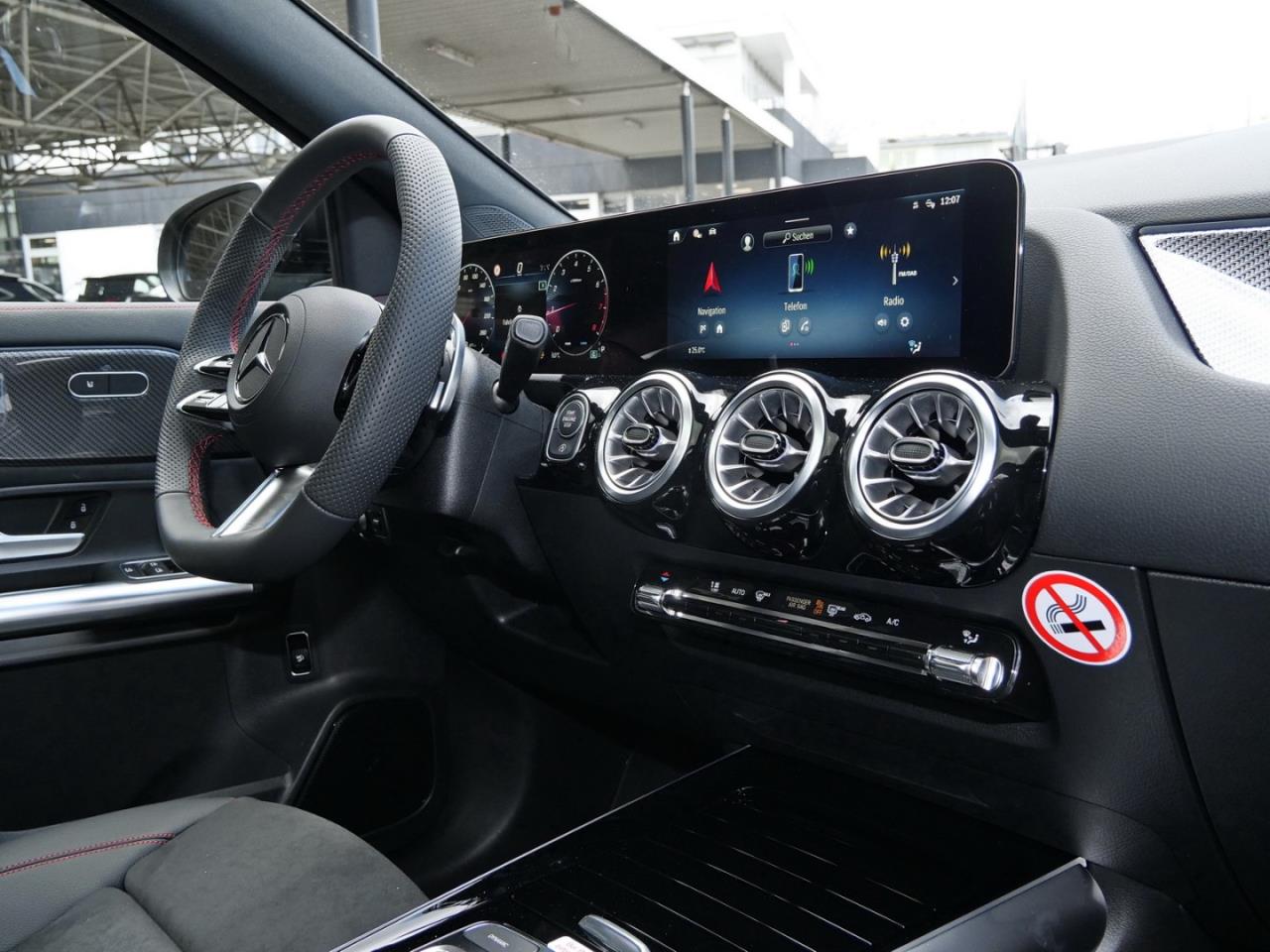 Mercedes-Benz GLA 200 AMG Night Panorama Easy-Pack 360°  AHK