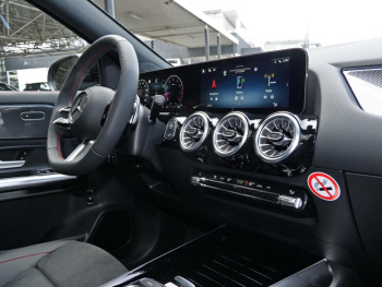 Mercedes-Benz GLA 200 AMG Night Panorama Easy-Pack 360°  AHK