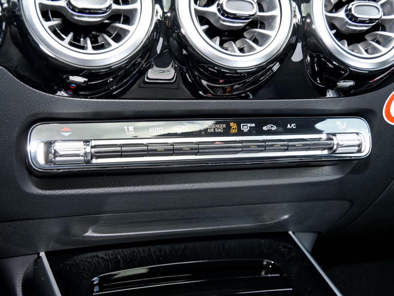 Mercedes-Benz GLA 200 AMG Night Panorama Easy-Pack 360°  AHK