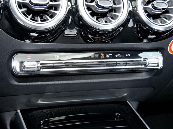 Mercedes-Benz GLA 200 AMG Night Panorama Easy-Pack 360°  AHK