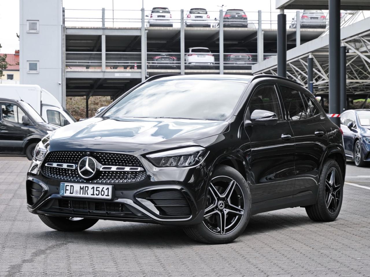 Mercedes-Benz GLA 200 AMG Night Panorama Easy-Pack 360°  AHK