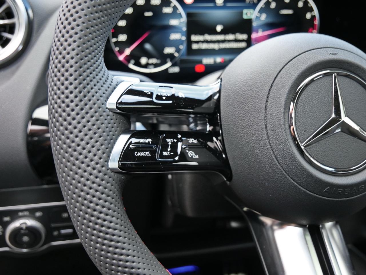 Mercedes-Benz GLA 200 AMG Night Panorama Easy-Pack 360°  AHK