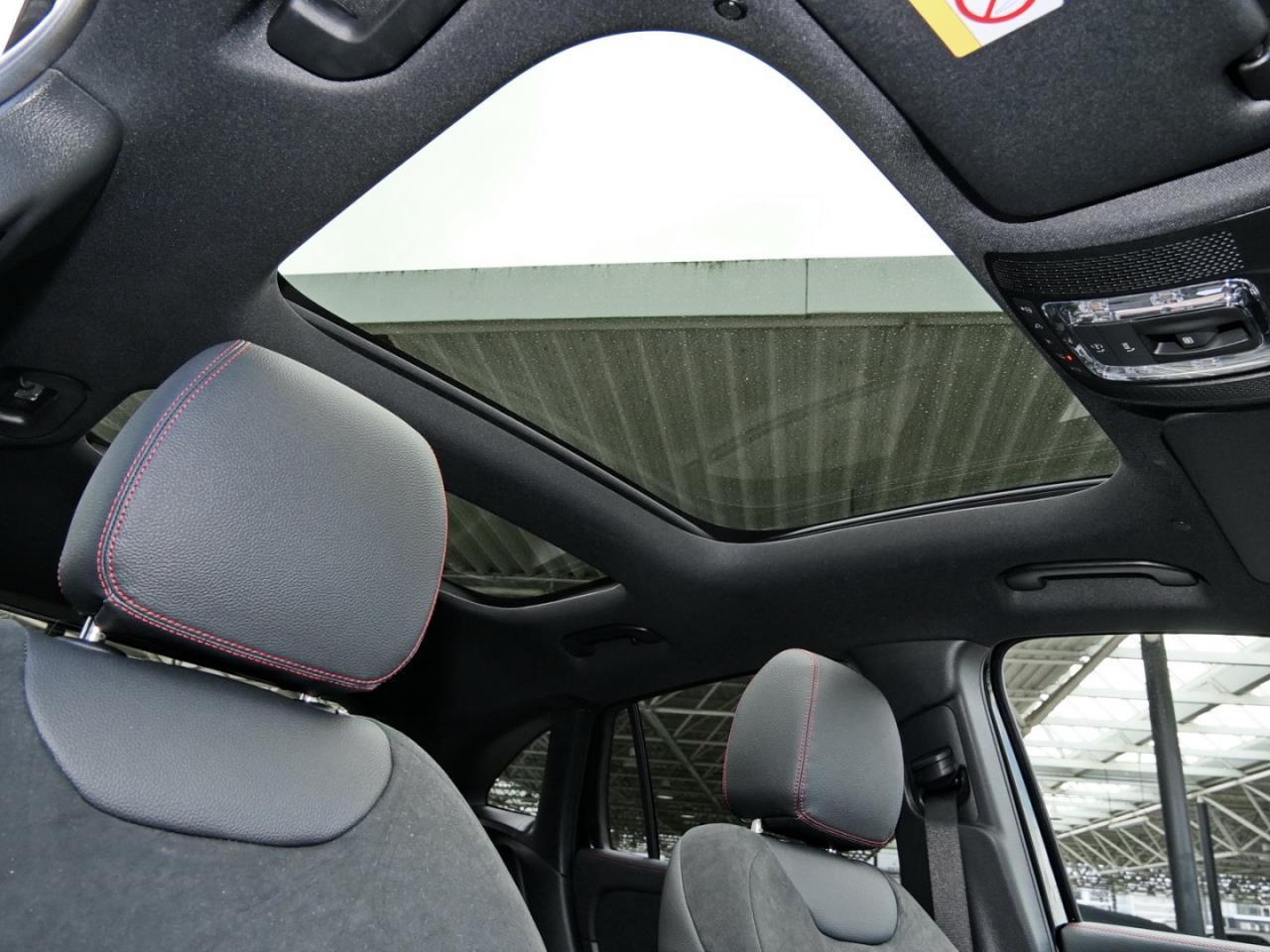 Mercedes-Benz GLA 200 AMG Night Panorama Easy-Pack 360°  AHK