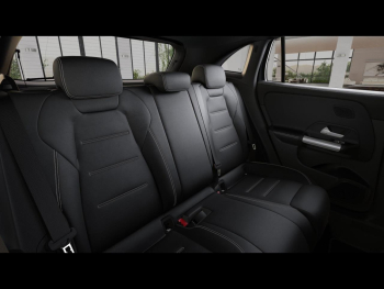 Mercedes-Benz GLA 200 AMG Panorama Distronic Kamera AHK EasyP