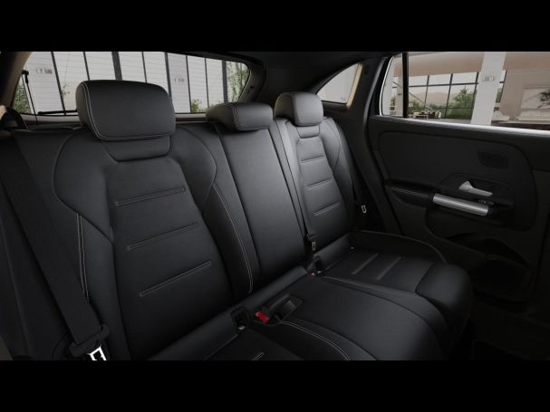 Mercedes-Benz GLA 200 AMG Panorama Distronic Kamera AHK EasyP