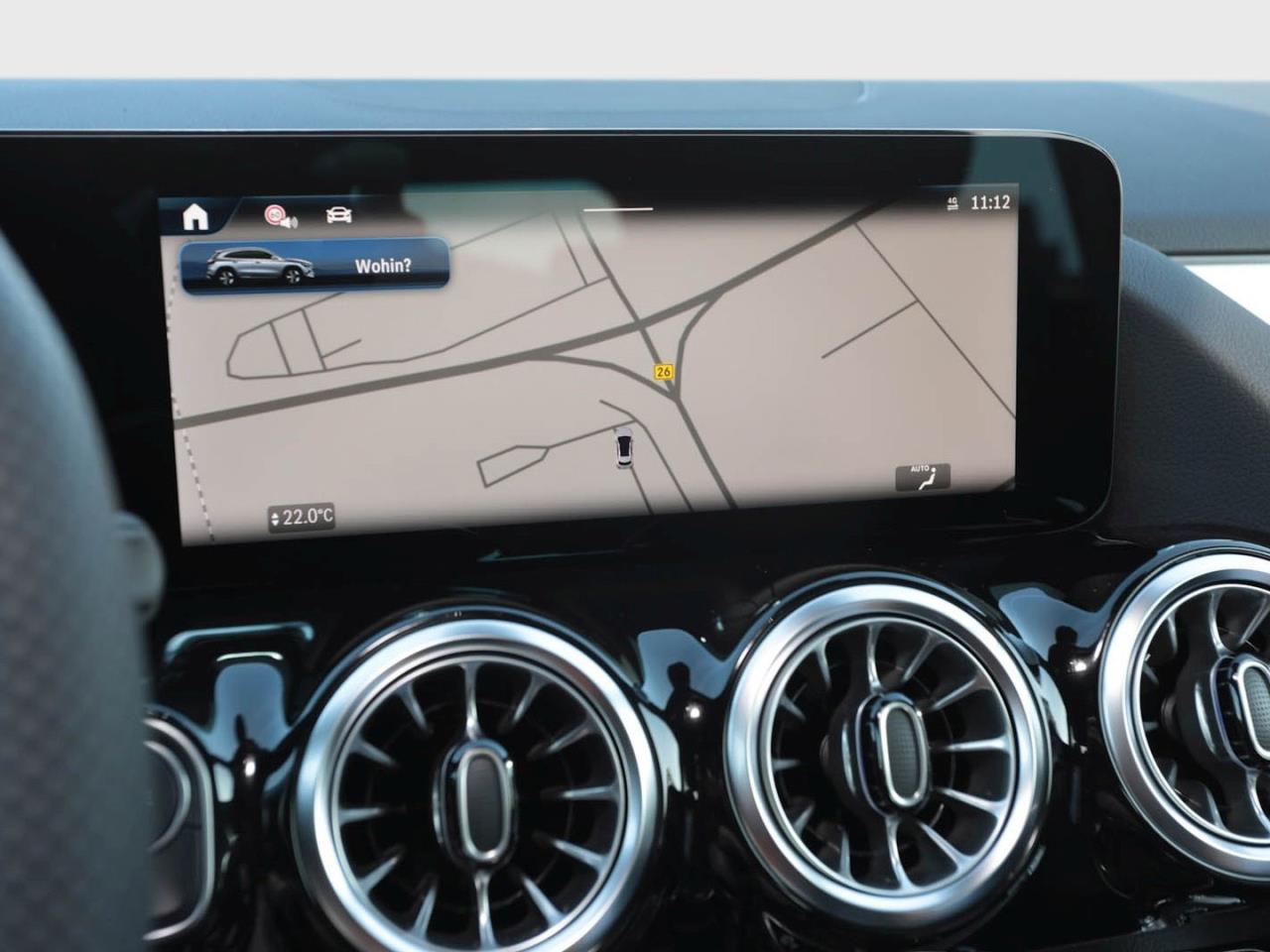 Mercedes-Benz GLA 200 AMG Night 360° AHK EasyPack Kamera SHZ