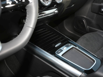 Mercedes-Benz GLA 200 AMG Night 360° AHK EasyPack Kamera SHZ