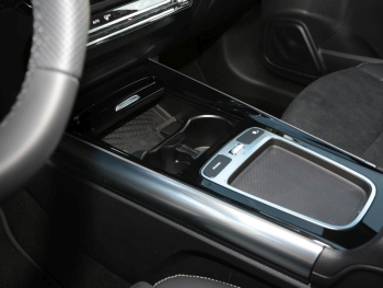 Mercedes-Benz GLA 200 AMG Night 360° AHK EasyPack Kamera SHZ