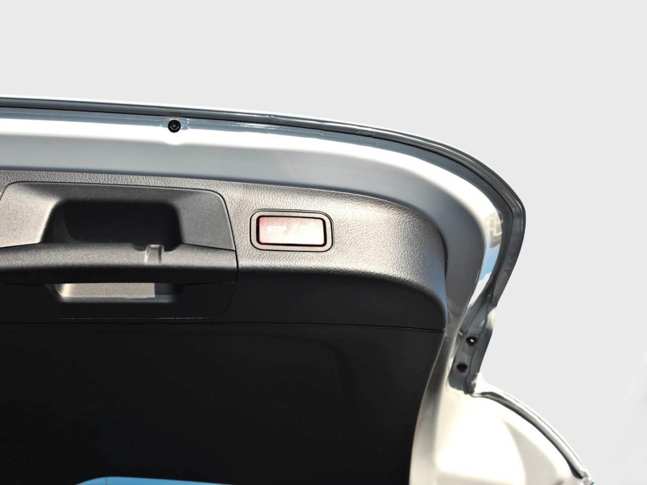 Mercedes-Benz GLA 200 AMG Night 360° AHK EasyPack Kamera SHZ