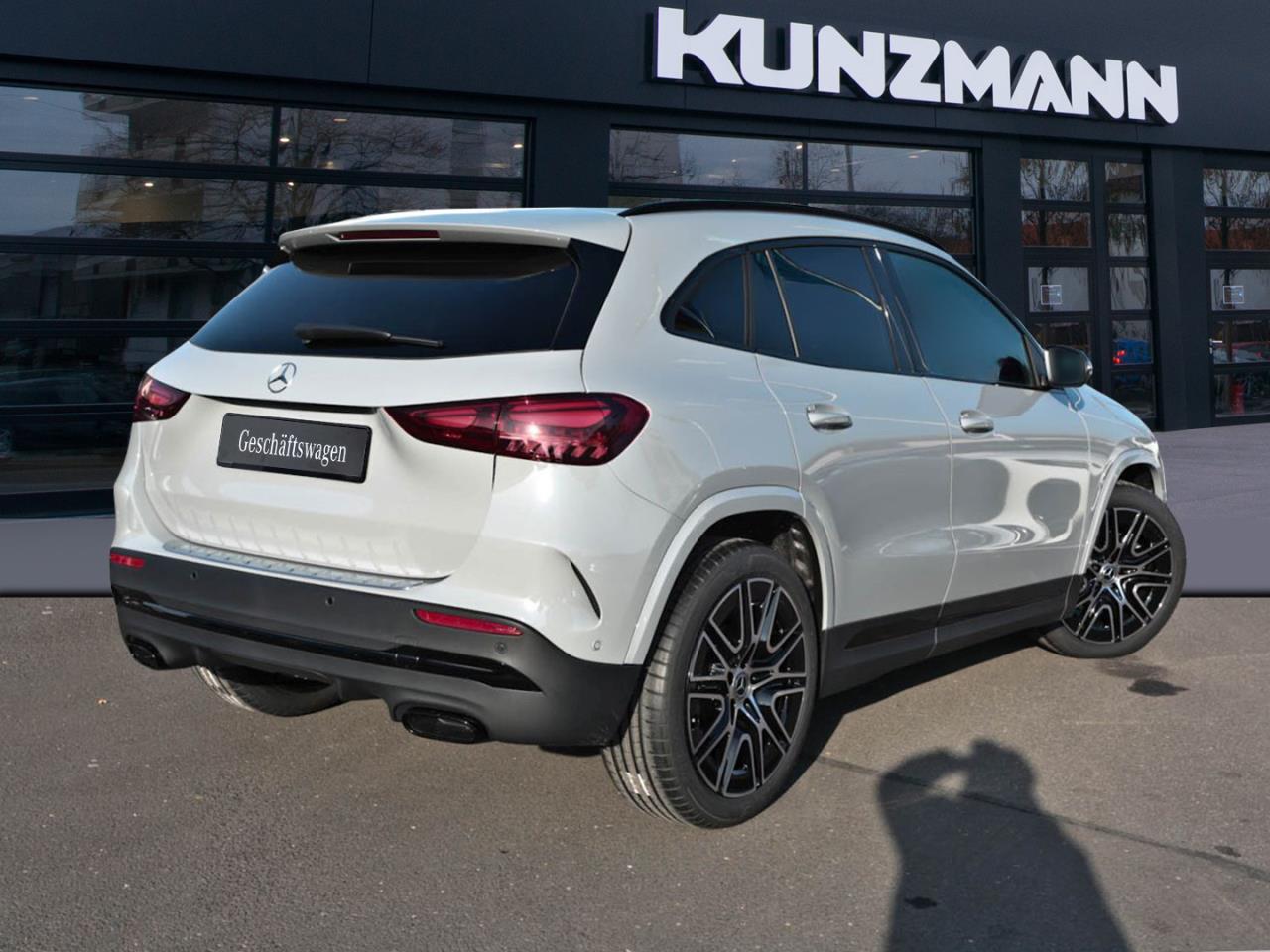 Mercedes-Benz GLA 200 AMG Night 360° AHK EasyPack Kamera SHZ