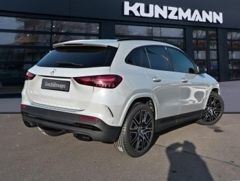 Mercedes-Benz GLA 200 AMG Night 360° AHK EasyPack Kamera SHZ